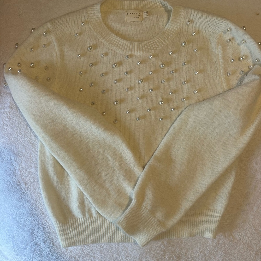 White knit sweater with pearl detail